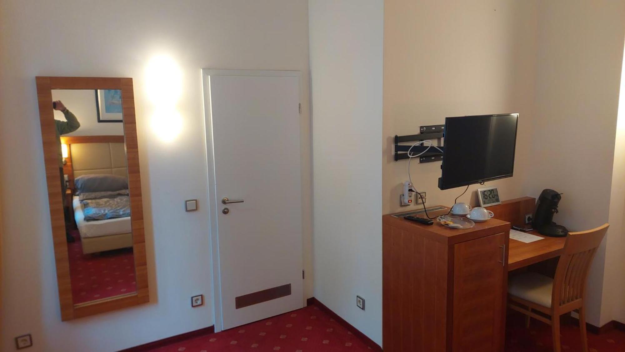 Die Villa, Zimmer 26, Dz Леверкузен Экстерьер фото