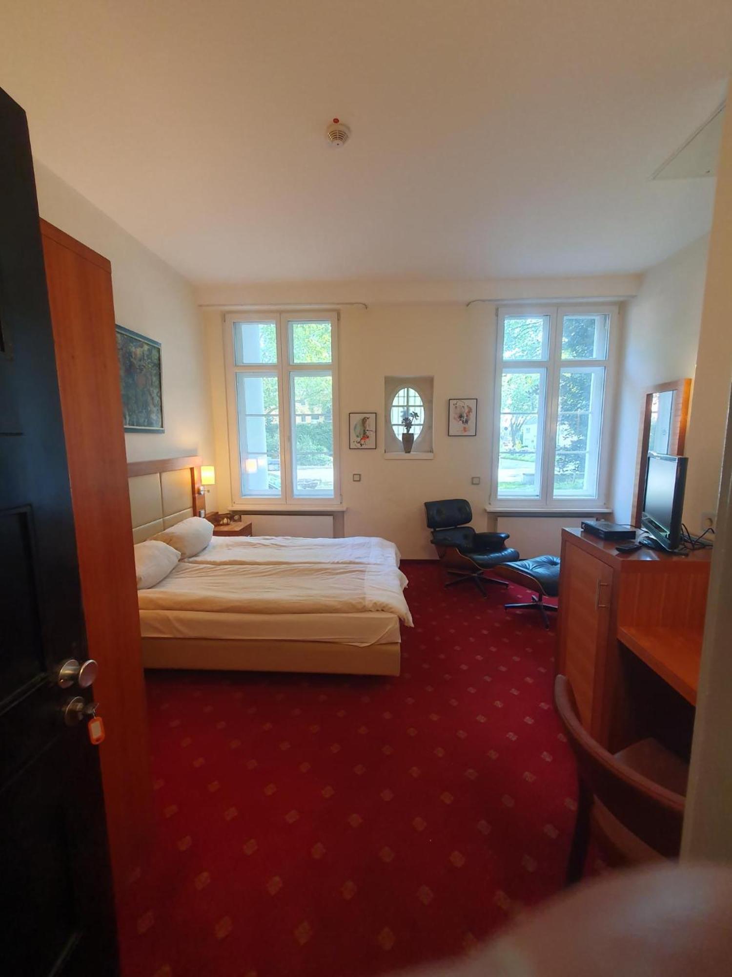 Die Villa, Zimmer 26, Dz Леверкузен Экстерьер фото